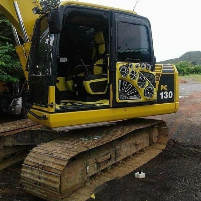 Night club on caterpillars. - Excavator, Car audio, Tractor, Yellow, Music, Longpost, Salon