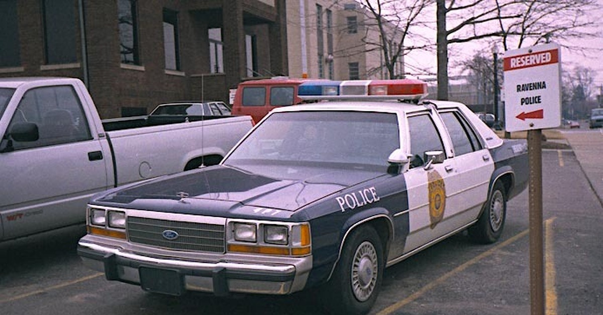 Ford Crown Vic Police Night