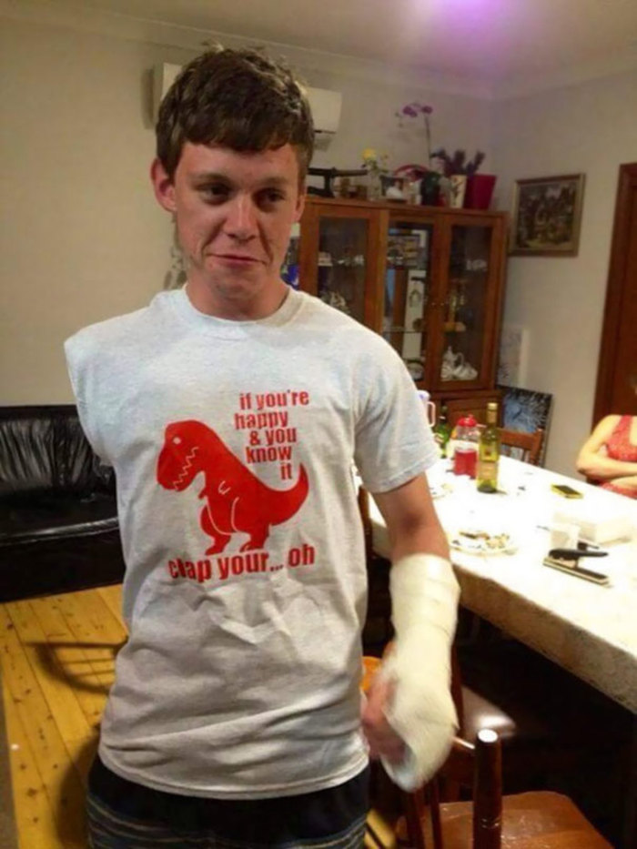 The one-armed guy broke his other arm, and his friend gave him such a T-shirt - T-shirt, One-handed, Hand, Dinosaurs, friendship, , Self-irony, Tag