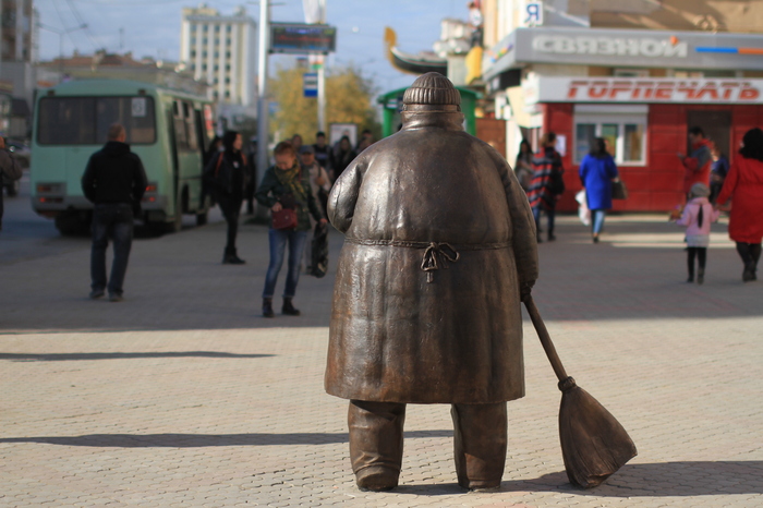 Новый памятник дворника в Якутске - Якутск, Якутия, Памятник, Дворник, Безликие, Длиннопост