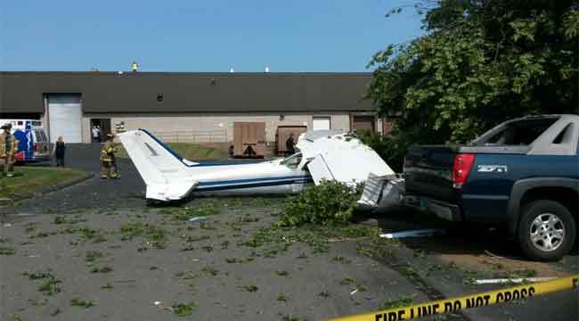 Elderly pilot survives plane crash into tree in US (11.09.2017) - USA, U.S. Aviation, Aviation, Plane crash, Connecticut, Airplane, Video, Longpost