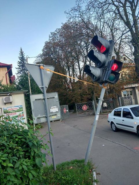 When after drinking it is hard to work, but it is necessary - Traffic lights, Repair, Humor