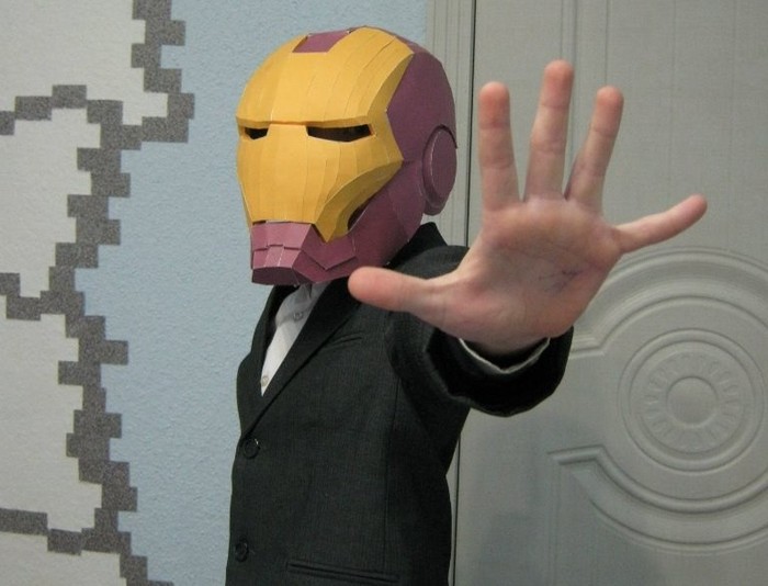 Чебаркульские дети клеят из бумаги автоматы и гранатометы Чебаркуль, Автомат, RPG, Миньоны, Железный человек, Дети, Учеба, Длиннопост