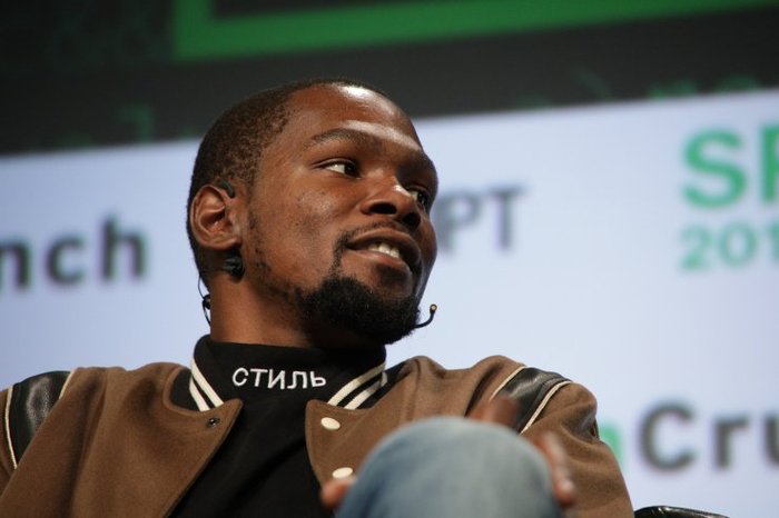 American basketball player Kevin Durant at the TechCrunch conference. When you're an NBA star but don't forget your style - Kevin Durant, NBA, Style