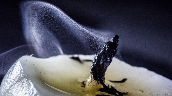 The smoke from a candle is not just smoke, it is small particles of paraffin. Photo of the moment the candle is extinguished. - My, Candle, Macro photography, Smoke