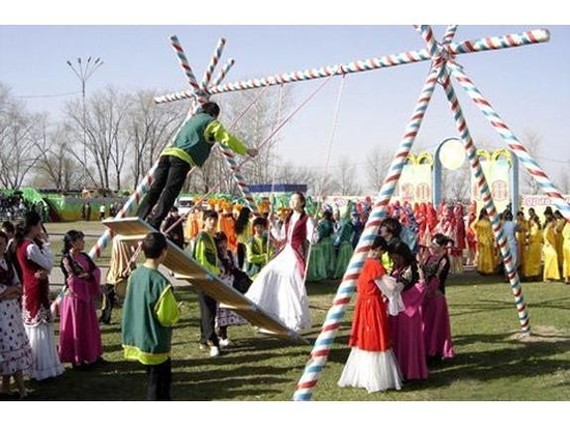 Altybakan, or how to make a swing from 6 poles, a crossbar and 3 ropes - My, Kazakhstan, Holidays, Swing