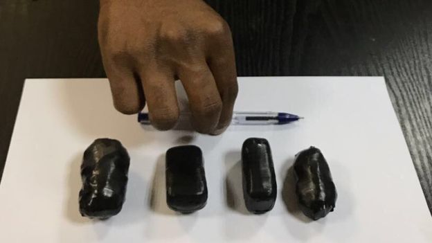 At the airport in Colombo (Sri Lanka), a smuggler was detained who hid about a kilogram of gold in the anus - Gold, Smuggling, Hello reading tags, Cunning, Sri Lanka