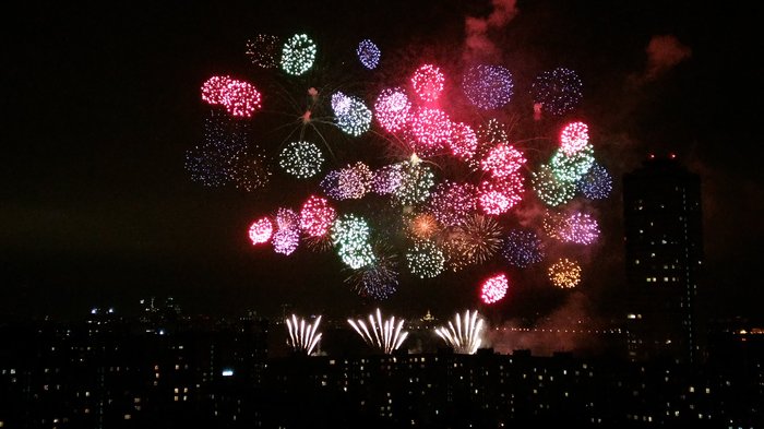 Japanese fireworks from the 17th floor in 4K - My, Strogino, Circle of Light, Fireworks, Firework, , beauty, , Video, 4K resolution