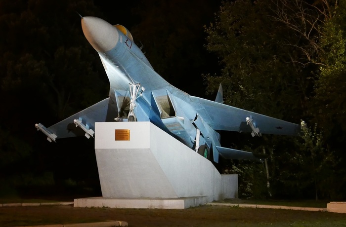 Fighter Su-27 on Lenin Square in Noginsk near Moscow with illumination at night - My, Noginsk, The photo, Moscow region, Airplane, Su-27, Monument, Fighter, Aviation, Longpost