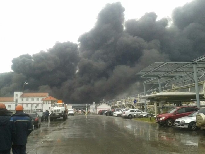 Kstovo in black smoke: a tank car exploded at the Lukoil plant - Longpost, news, Explosion