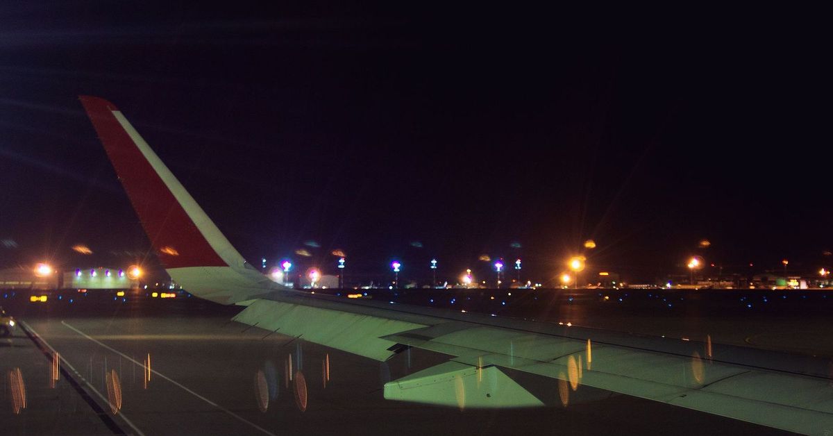 Авиабилеты шереметьево душанбе. Аэропорт Худжанд. Ночной аэропорт Худжанд. Аэропорт Худжанд Таджикистан. Аэропорт Худжанд ночью.