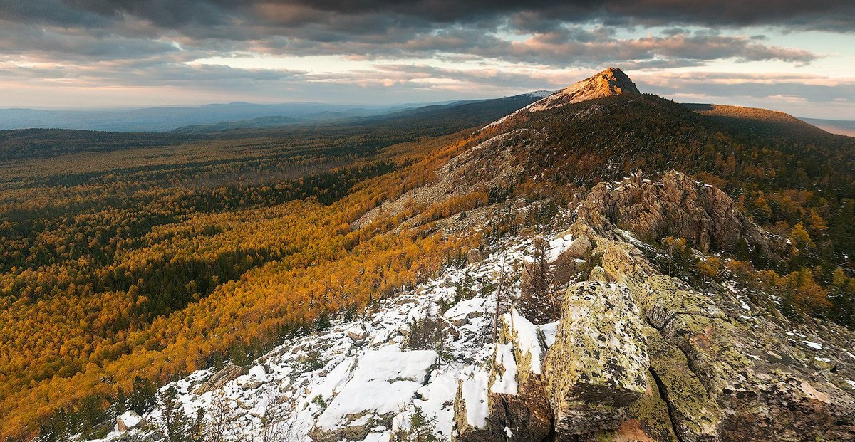 Urals mountain. Горы Урала Таганай. Горы Южного Урала Таганай. Национальный парк Таганай, Южный Урал. Откликной гребень Таганай.