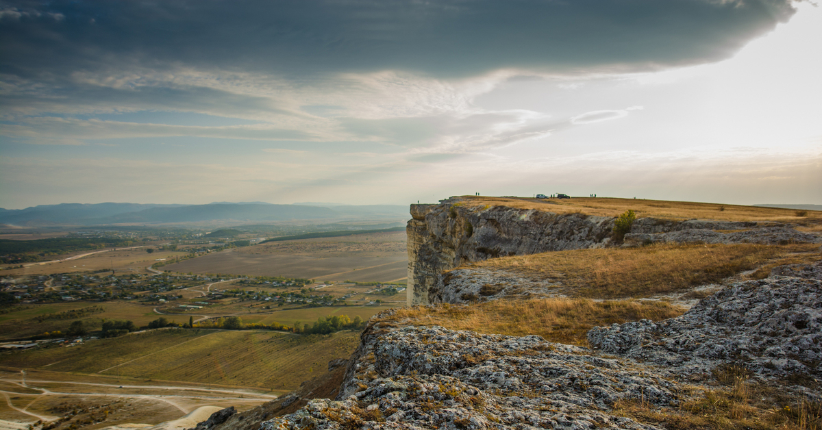 White rock s. Белая скала Крым осень. Жёлто-белый камень Крыма. Крым осень белая скала фото. Скала постирония.