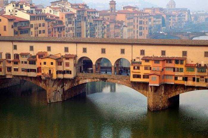 Ponte Vecchio Bridge over the Arno River, Florence, Italy - Florence, Italy