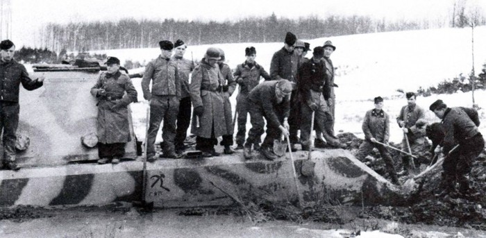 :  - . , Panzerkampfwagen VIII Maus,   , , , 