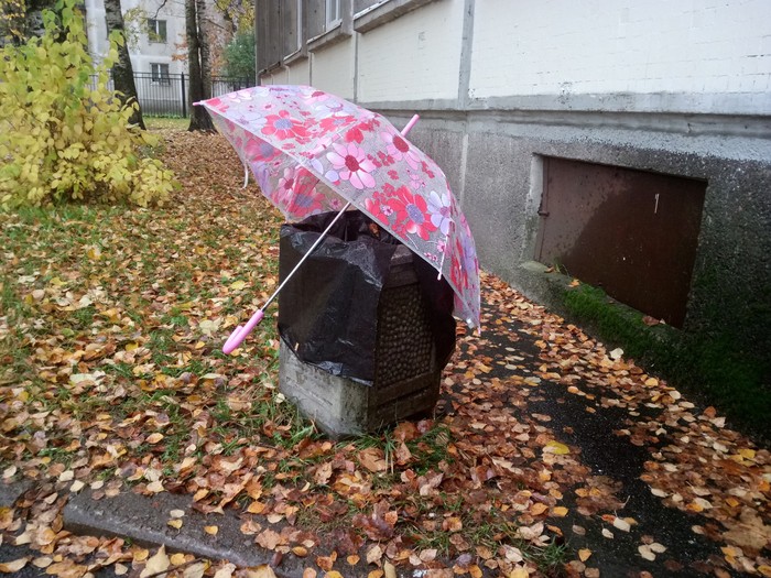 There are caring people out there! - My, Rain, Trash can