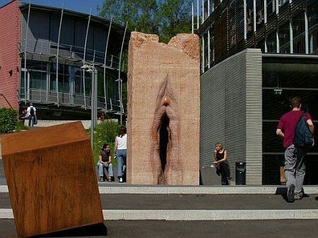 Her monument - NSFW, , Crack, , Monument