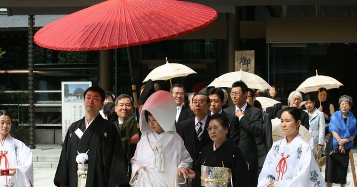 Japan family. Японская свадьба в синтоистском святилище. Свадебные традиции Японии. Японская семья. Традиционная семья в Японии.