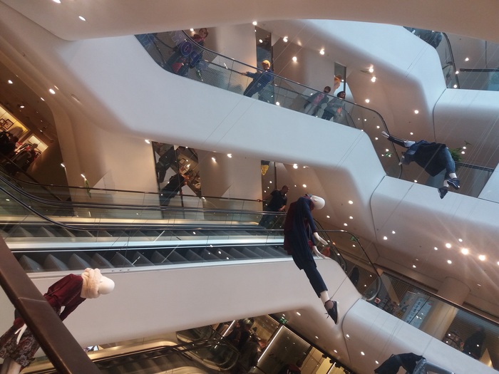 Floating mannequins in an Austrian shopping center - My, Vein, Dummy, Longpost