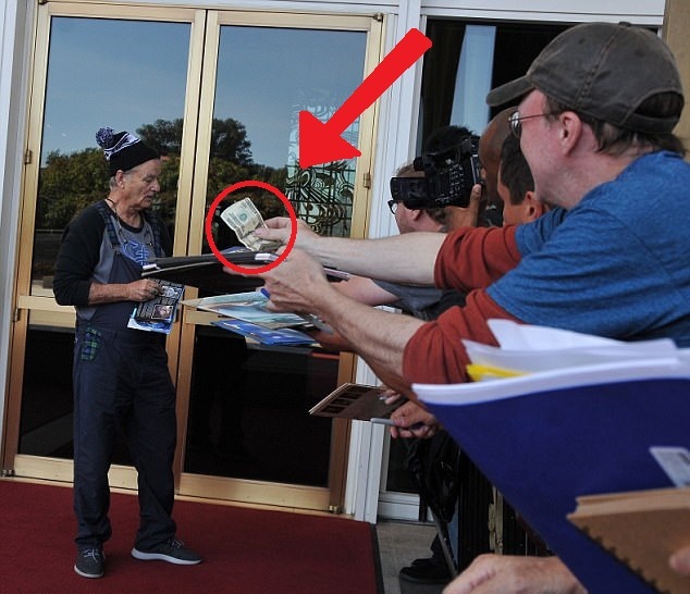 Bill Murray sent a fan who tried to buy his autograph for only three dollars - My, Bill Murray, Charity, Video, , Hollywood, Hurricane, Fans, Curiosity