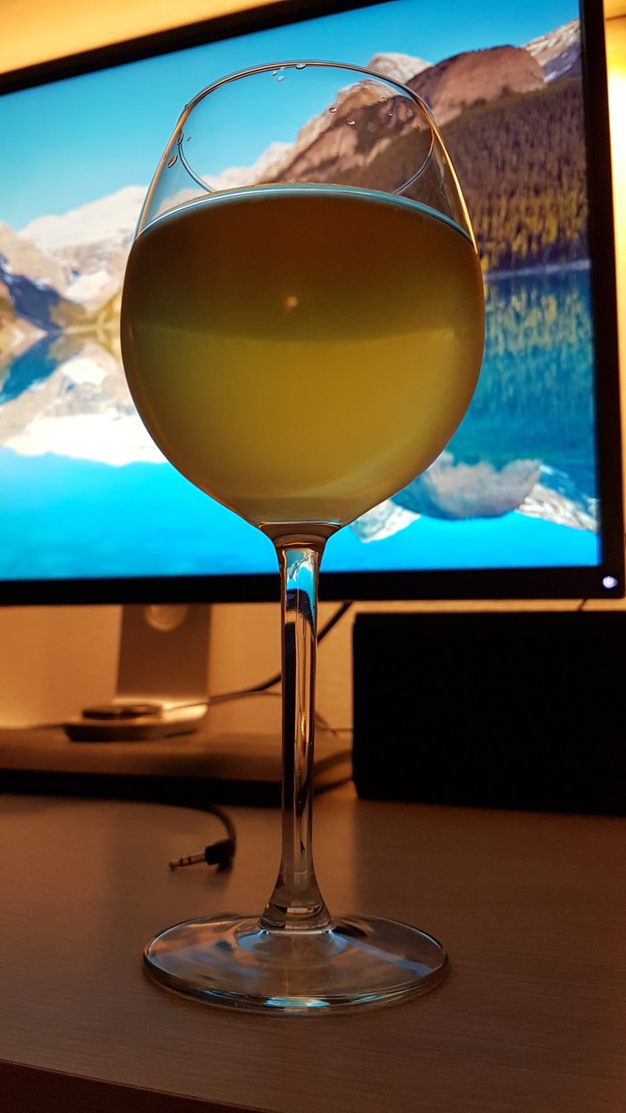 "Пришли фото вечеринки на природе."