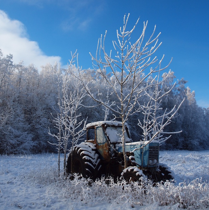 Frosty morning in the outback - Field, Tractor, freezing, Cold, The photo