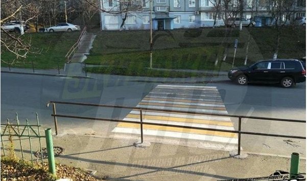 Fewer pedestrians, more safety. This is Vladivostok, baby. - zebra, Road workers, Road safety