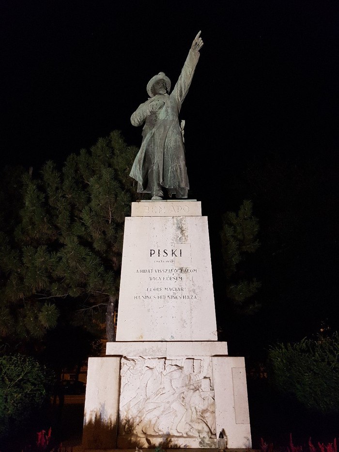 Look, there they are! - Monument, The statue, Pussy, Hungary, Budapest, Sculpture