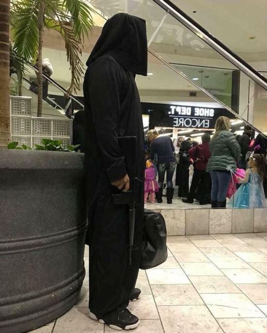 A failed Halloween costume has caused panic among mall visitors in the United States. - Halloween, Террористы, , Text, Images, Longpost