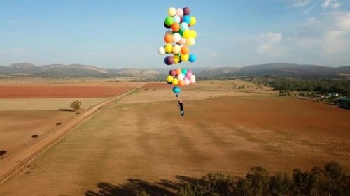 The guy flew 25 kilometers on a bunch of 100 helium balloons. - Ball, Helium, Up, Copy-paste, Video, Longpost