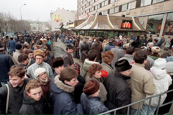 Очереди за ценностями - Макдоналдс, iPhone, Очередь, Духовность