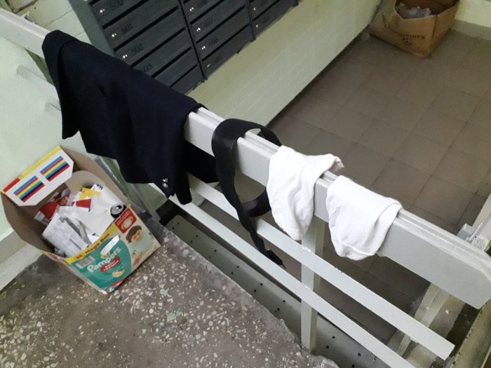 When too lazy to throw out clothes, you can hang them in the stairwell. Suddenly someone needs socks. - My, Entrance, Cloth, Stairs, Jacket, Belt, Socks, Is free, Longpost