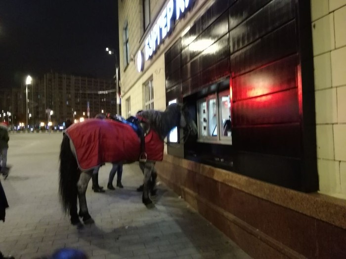 -��� ������ ����������? -��������� ������� ��� ������,  � �������� �� � �������,  � �� � ���� ������