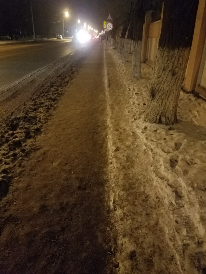Slippery streets... - My, Ice, Sidewalk, Omsk, Longpost