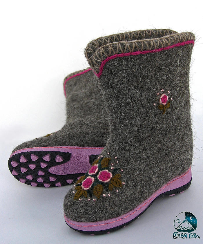 Keep your feet warm... - My, Felt boots, Wallow, Wet felting, Embroidery, Longpost