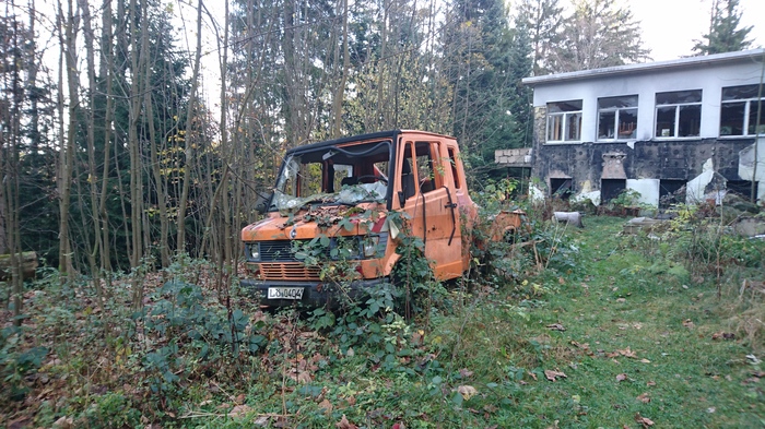 A car near an abandoned clinic. Germany, Black Forest. - Forest, Nature, Building, Moss, Germany, Longpost, My, Abandoned, Abandoned cars