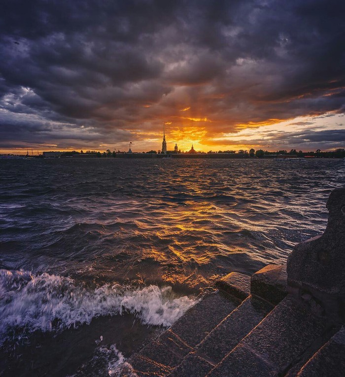 Вид на Неву и Петропавловскую крепость.