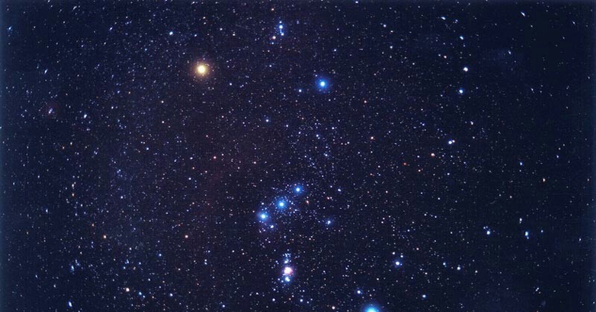 Звездное небо кометы. Бетельгейзе Сириус и Процион. Созвездие Ореон Бетельгейзе. Бетельгейзе в созвездии Ориона. Бетельгейзе Хаббл.