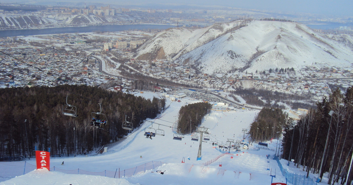 Бобровый лог красноярск. Красноярск горнолыжный курорт Бобровый Лог. Фан парк Бобровый Лог Красноярск. Бобровый Лог Красноярск склон.