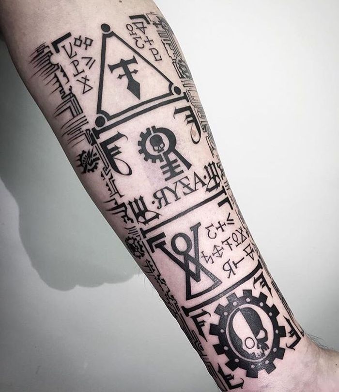 Who can, explain the meaning of this tattoo (from the game Warhammer), and if possible, give a sketch, pliiiz <3 - Decryption, Tattoo, Warhammer 40k, Meaning, Symbolism, Tattoo sketch, Symbols and symbols