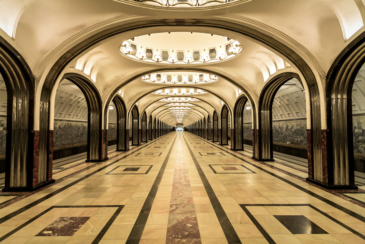 Moscow s metro. Станция Маяковская Замоскворецкой линии. Вестибюль станция Маяковская Замоскворецкой линии. Белгород метрополитен. Дэвид Бурдени метро.