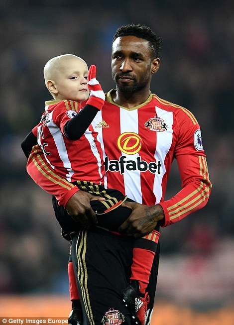 Sunderland Football Club launched a special fundraising campaign - Football, Crayfish, Children, Longpost, Video