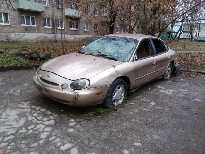 urban archeology - Town, Abandoned cars, Courtyard