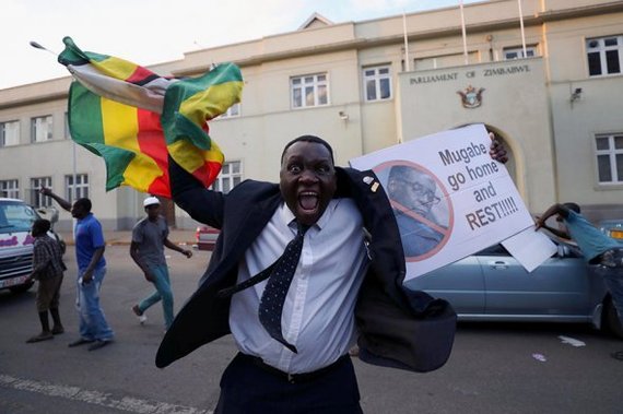 People in Zimbabwe came out to celebrate Mugabe's resignation. - Zimbabwe, , , Resignation, People, Holidays, The photo, 2017, Longpost