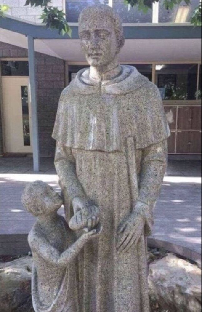 Catholic school in Australia to remake controversial statue of priest and boy - Australia, Catholic School, Tjournal, Fail