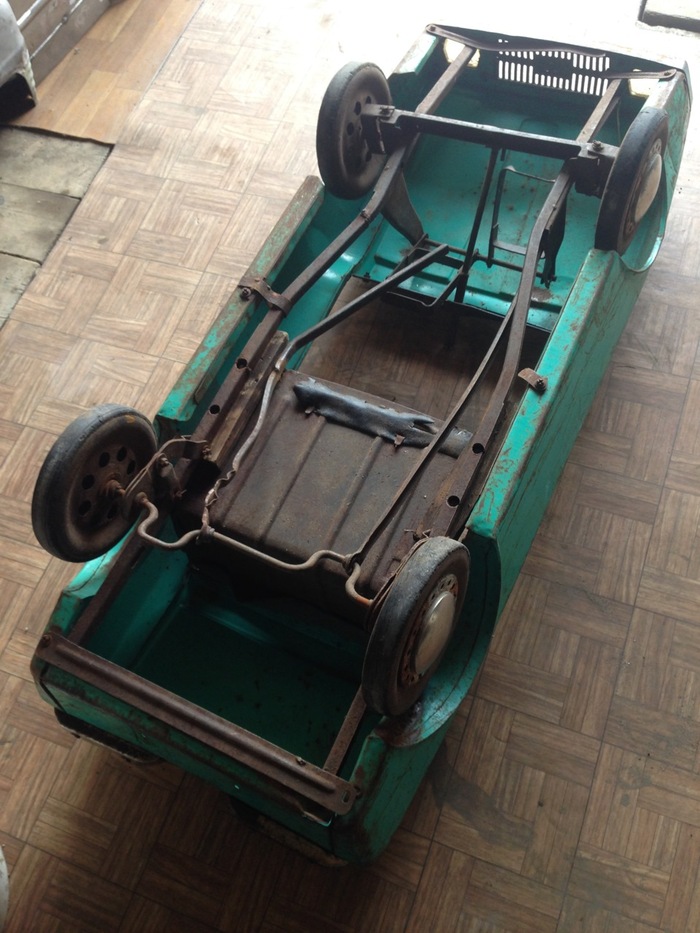Вторая жизнь педальной машины "Радуга" игрушки, реставрация, drive2, радуга, длиннопост