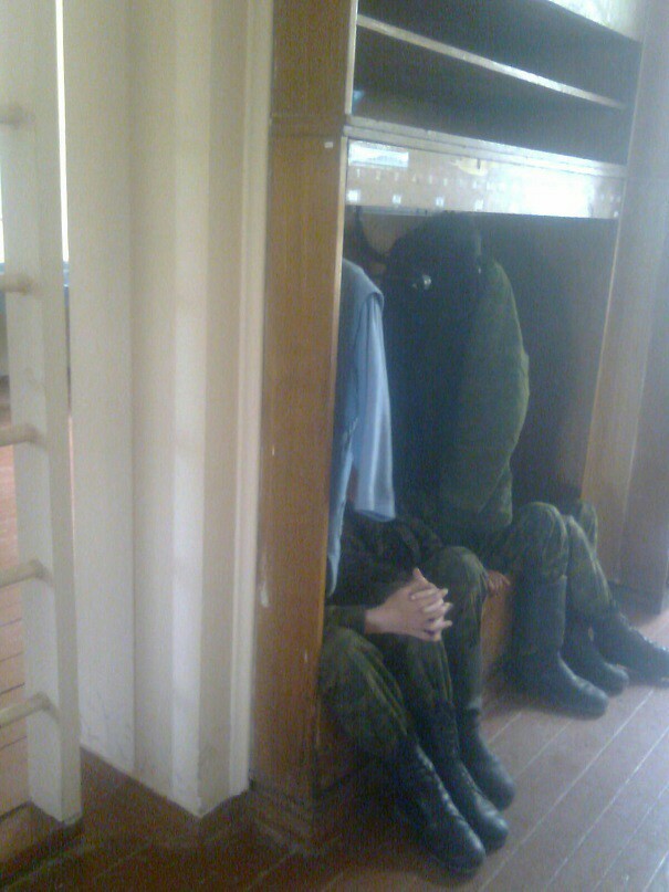 Солдат спит - служба идёт )