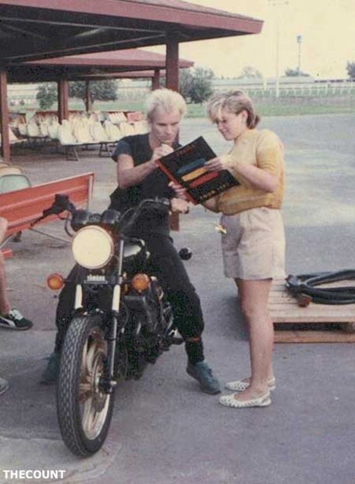 Sting autographing Gwen Stefani, 1983 - , Gwen Stefani, Sting, Autograph, The photo, 