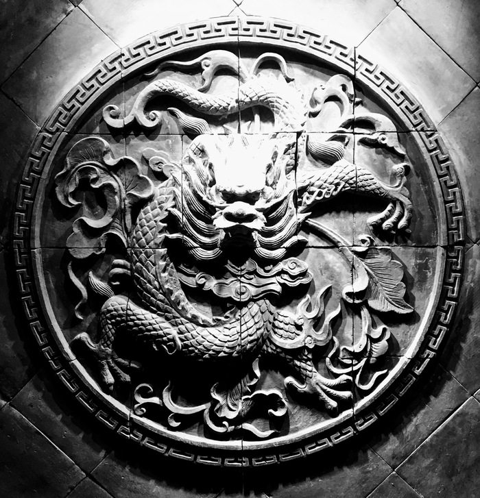 At a Chinese restaurant - My, China, Bas-relief, Mobile photography, The Dragon