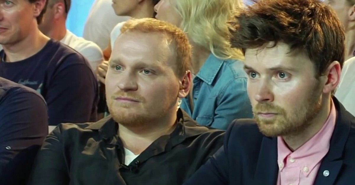 Братья сафроновы сочи 2022. Сафроновы разоблачение. Проход сквозь стену секрет фокуса. Сафроновы разоблачение. Сафроновы разоблачение.